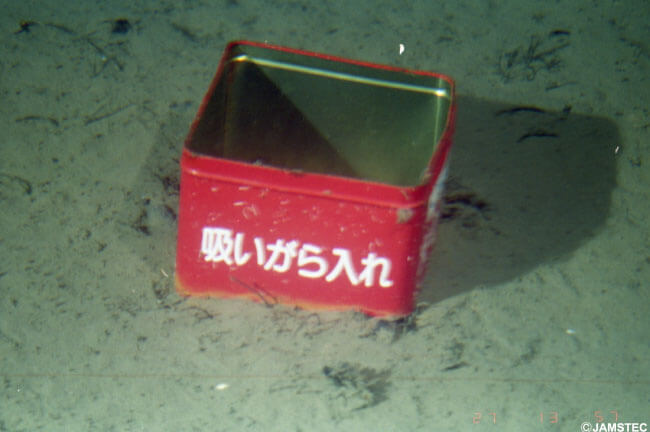 吸いがら入れ